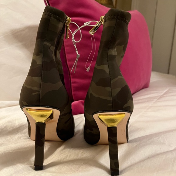 Title:
New Good American GA118N-X Camouflage Neoprene Zip Booties -Various Sizes - Picture 2 of 9